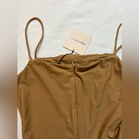 NWT Superdown Revolve Yovanna Midi Dress in Taupe - Picture 9 of 10